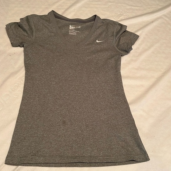 XS Nike Dry-Fit Grey Tee - Picture 1 of 3